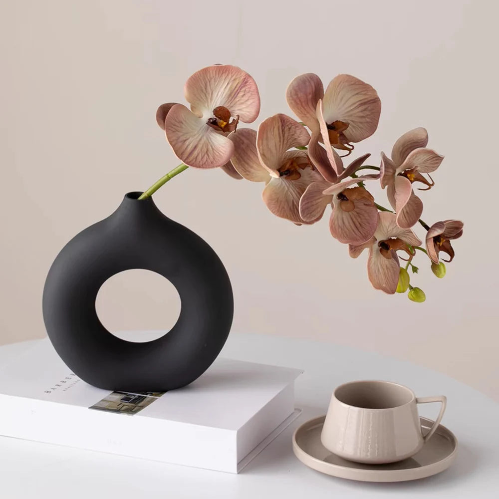 Minimalist Donut Shape Flower Vase